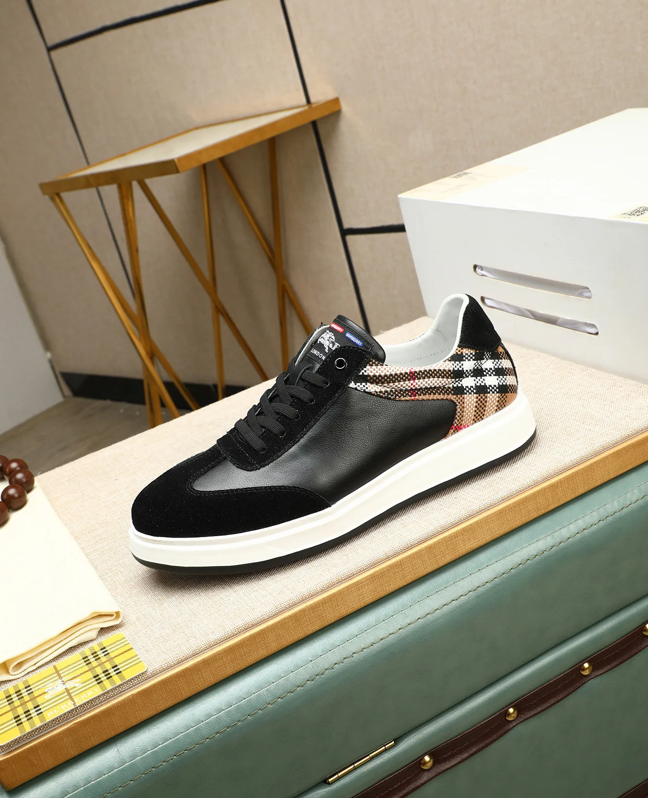 Men's shoes 💰440 ❤️❤️❤️[BURBERRY] Burberry purchasing agent 🔍Men's 🚹New model is synchronized with the official website. The upper is made of imported fabrics and cowhide lining. Completely 1⃣:1⃣ replica🇮🇹, non-slip and wear-resistant rubber outsole ⚠original factory goods, 🔍🔍high quality, please look at the details, welcome to compare⚠Size: 38-44
